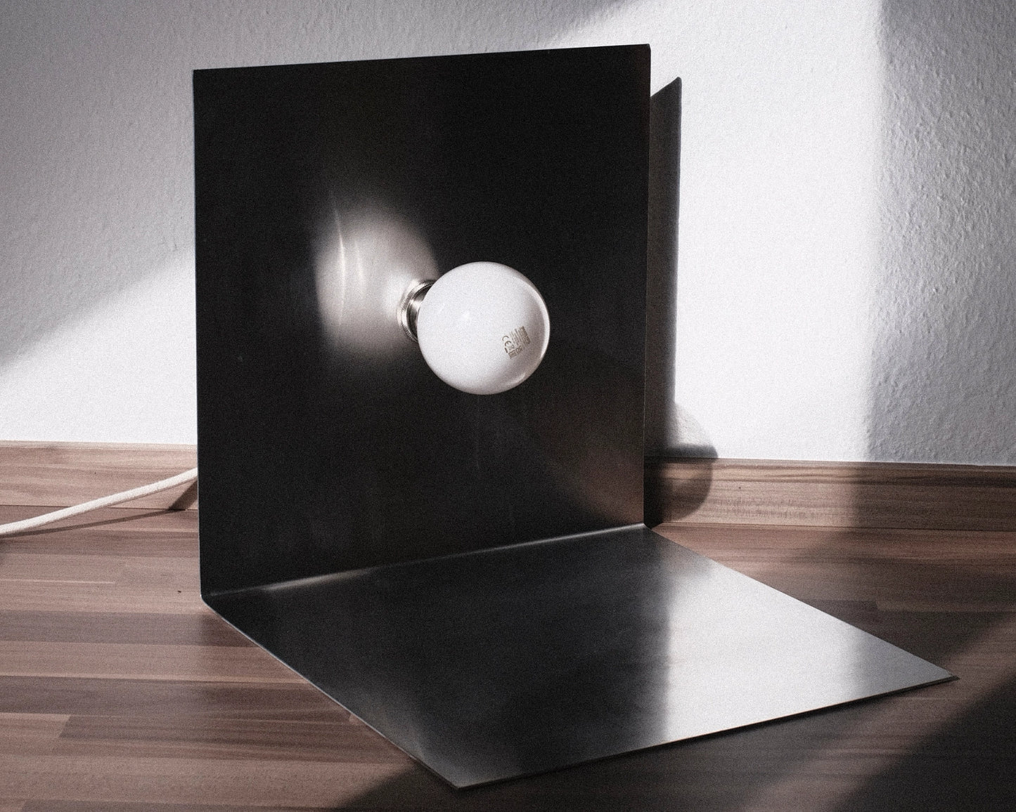 M-440 FLOOR LAMP